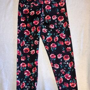 Onzie Women’s leggings - rose printed, new with tags!